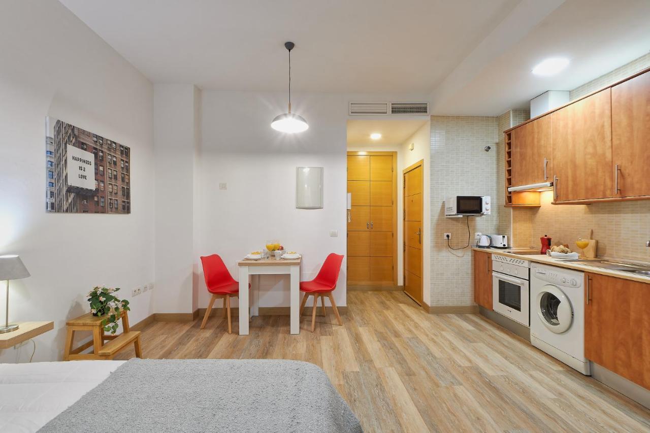 Victoria Urbanite Apartment Малага Екстериор снимка